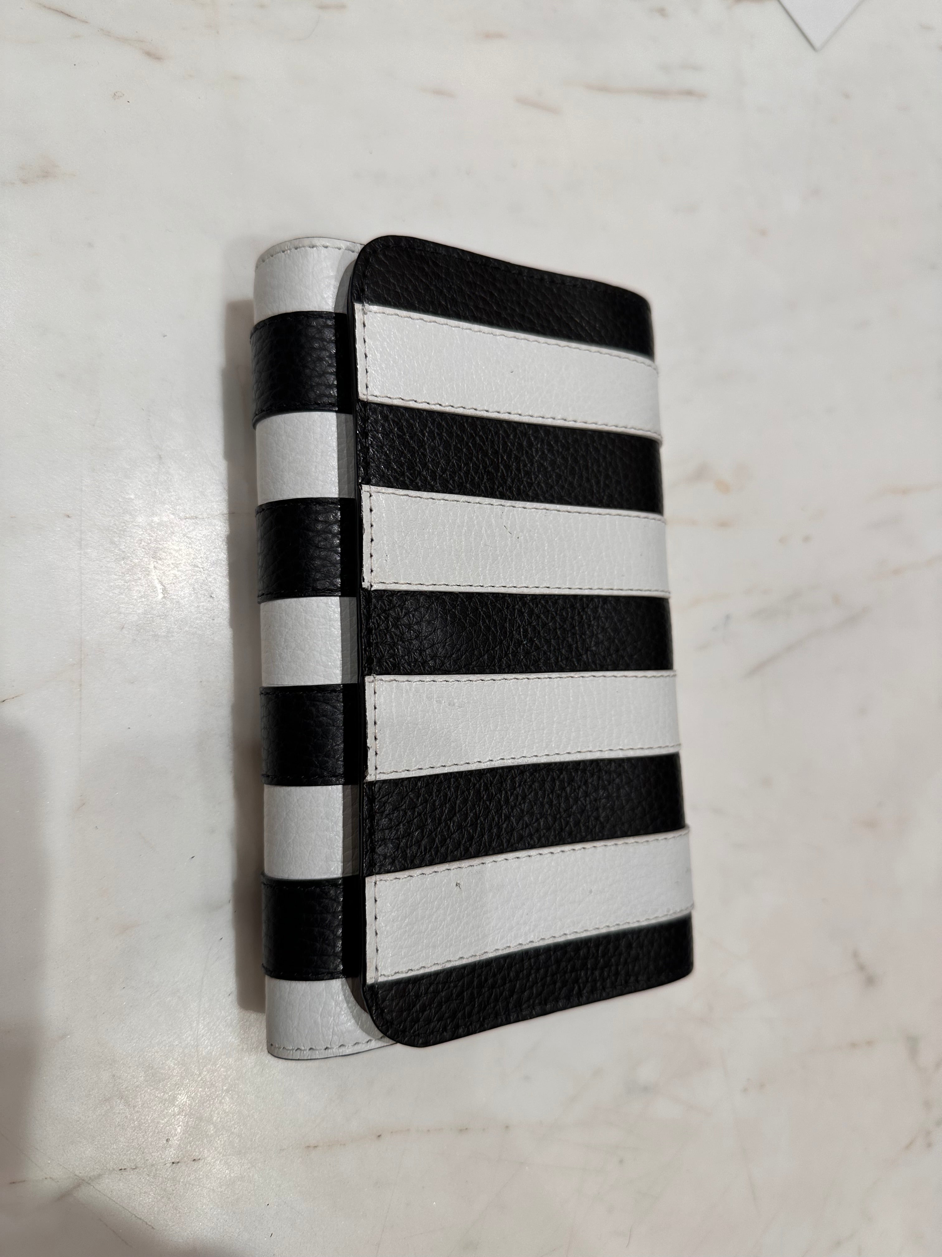 Billetera Stripes