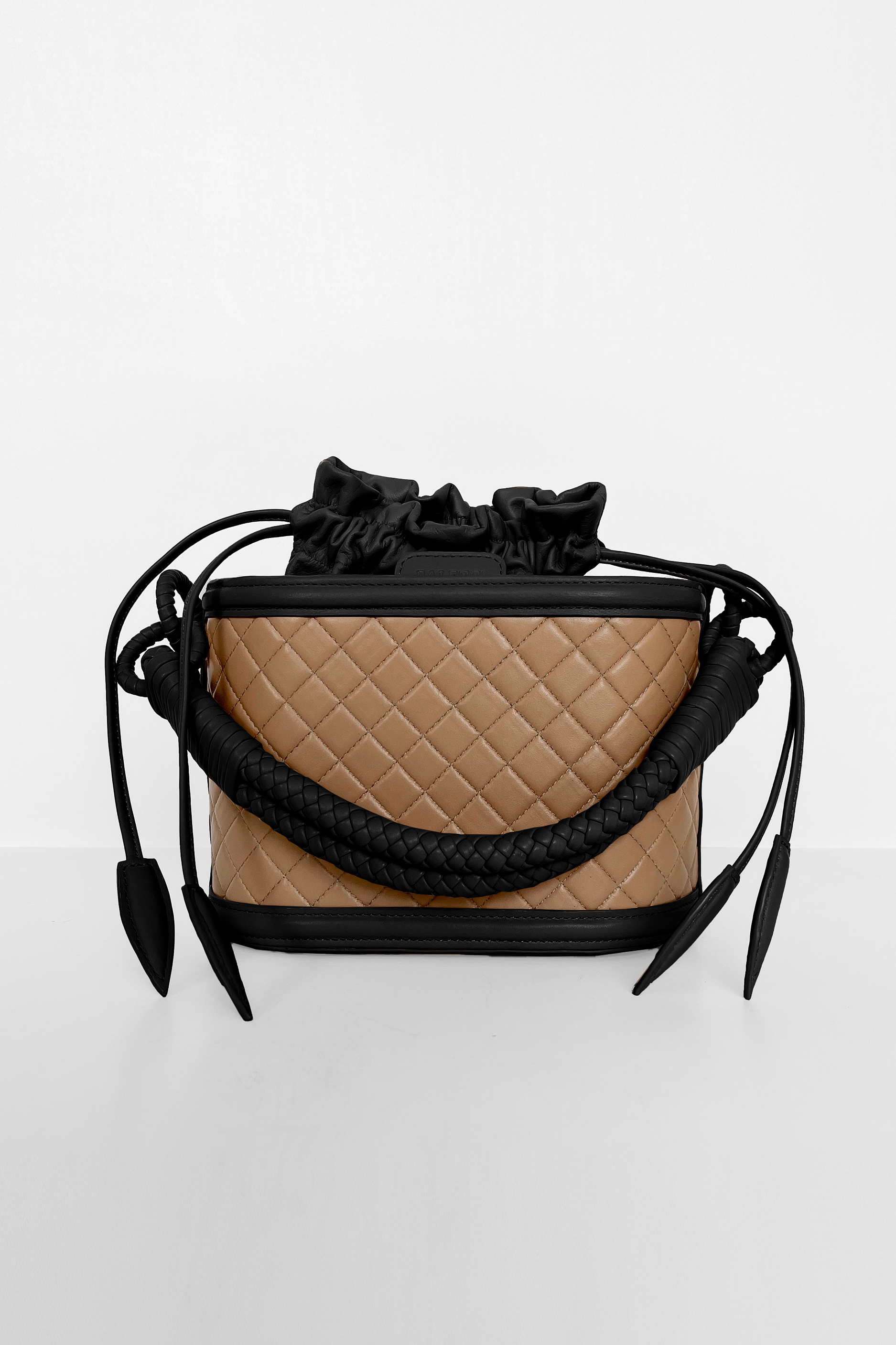 Basket Bucket, Cappuccino & Black