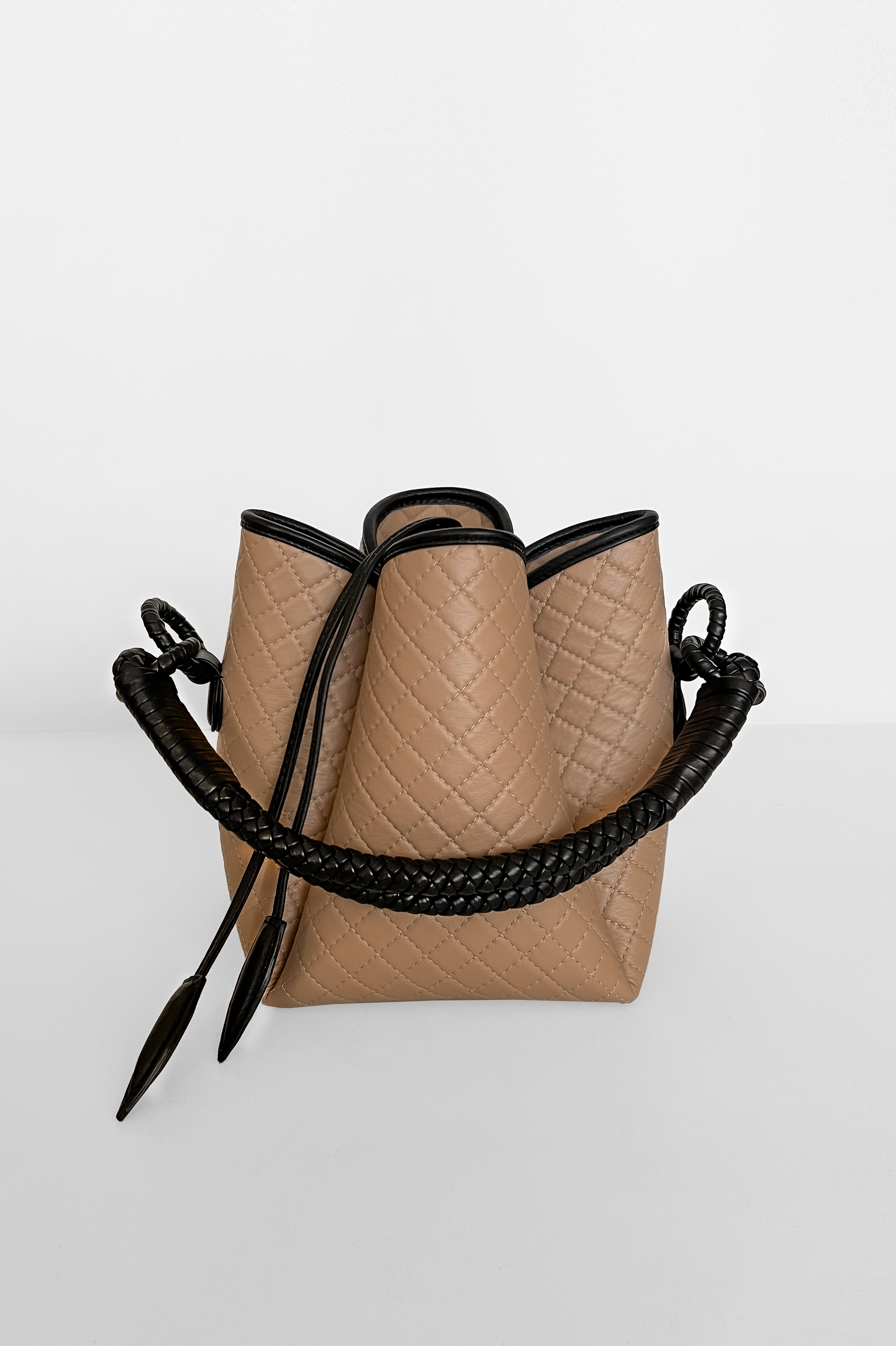 Tulip Bucket Bag, Cappuccino & Black