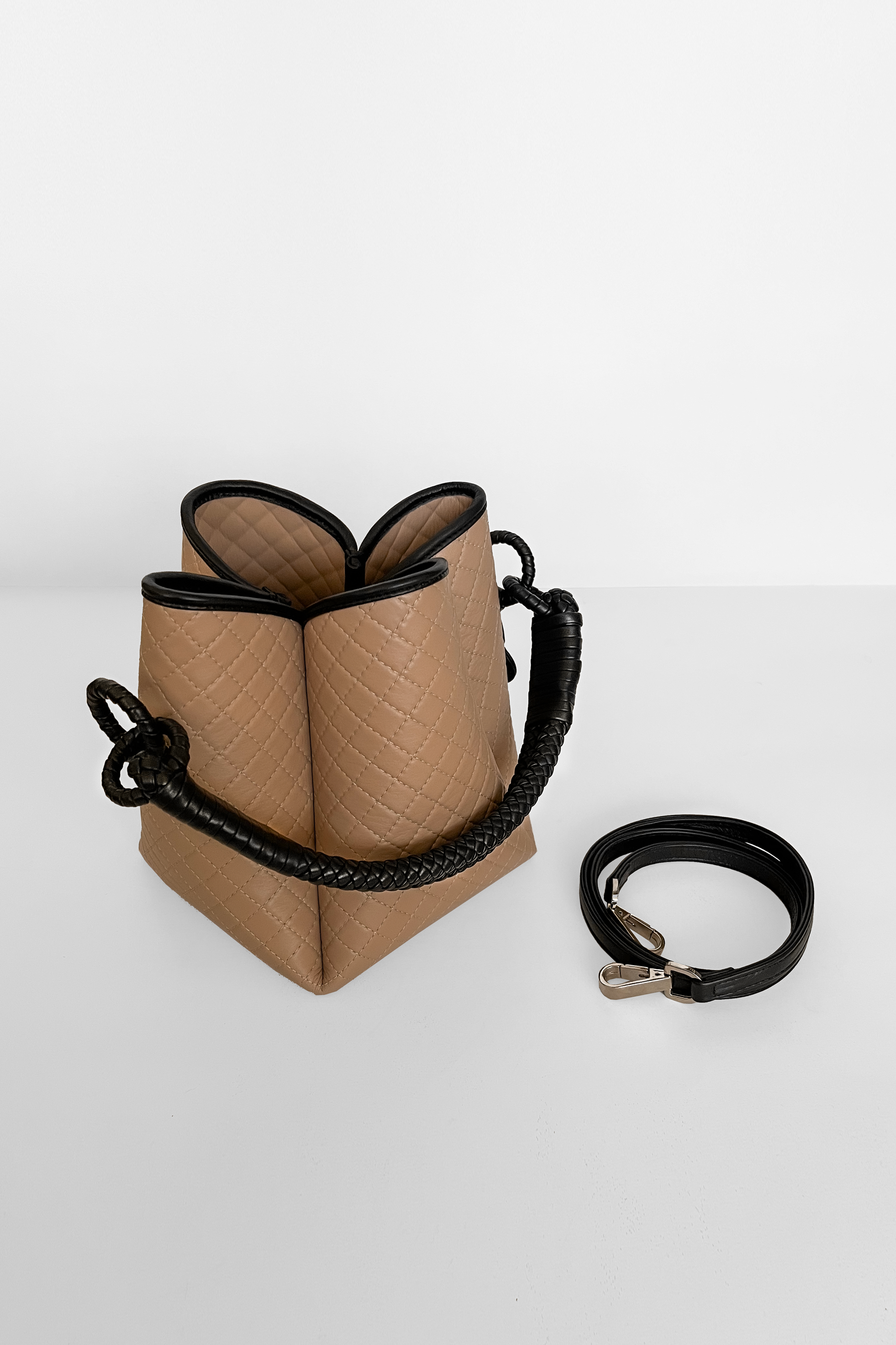 Tulip Bucket Bag, Cappuccino & Black