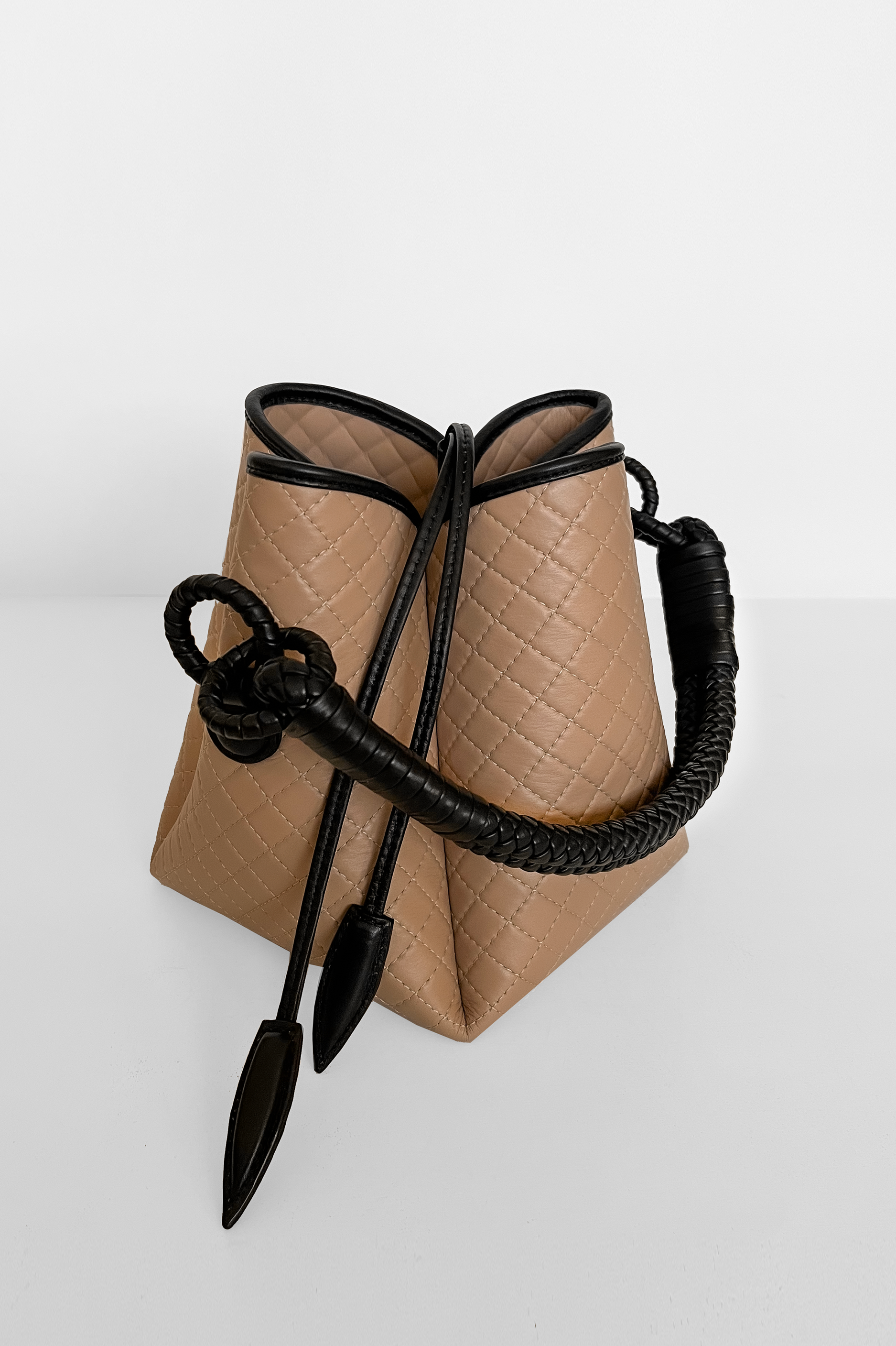 Tulip Bucket Bag, Cappuccino & Black