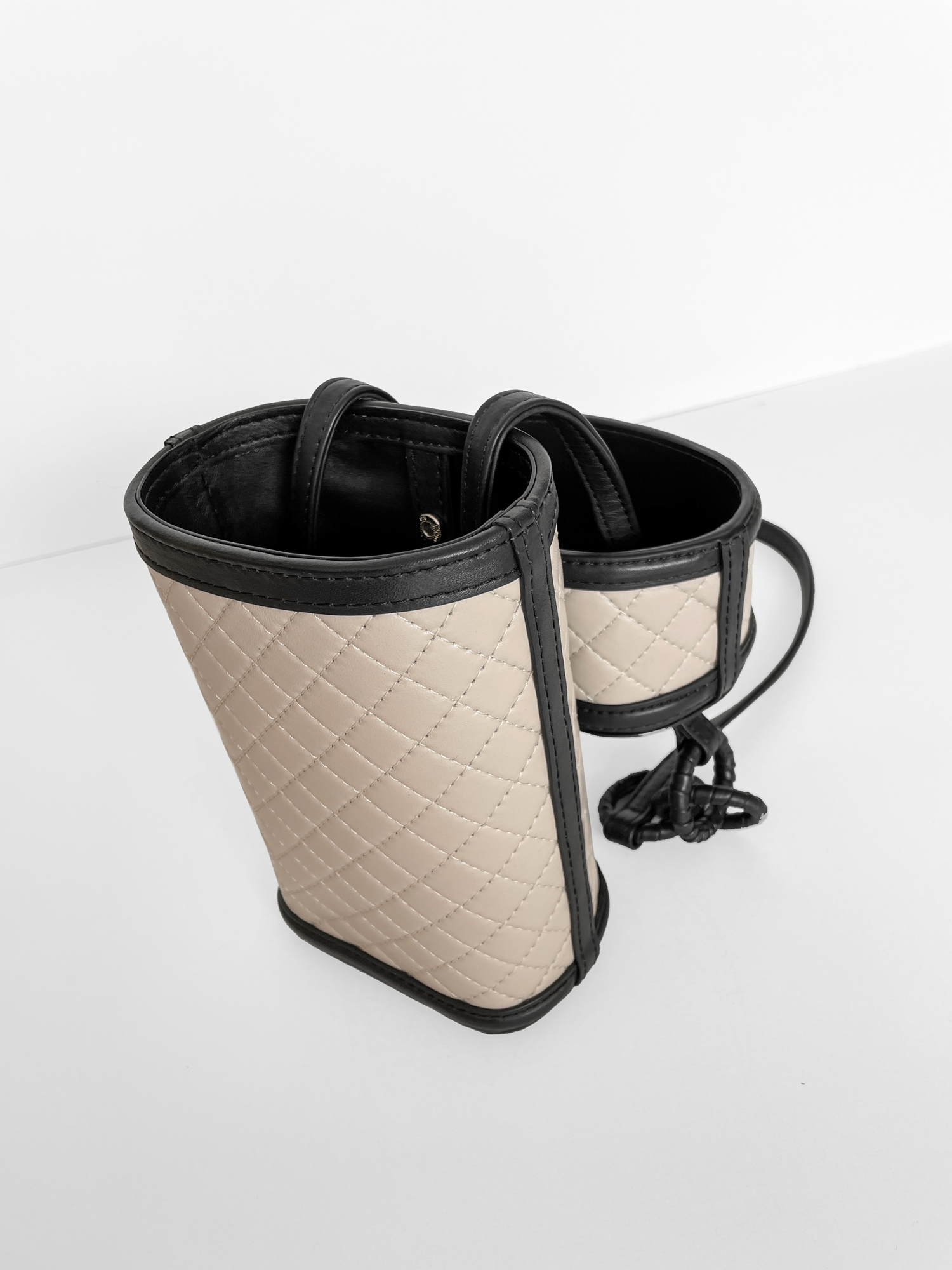 Scout Bag, Black & White